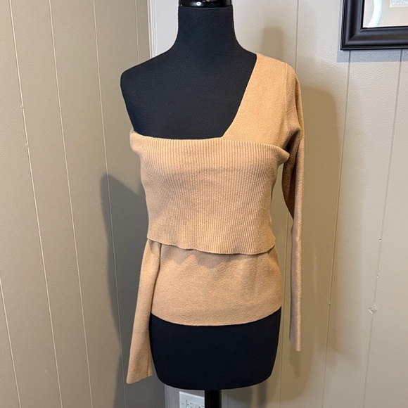 Line & Dot Women’s Small Off-the-Shoulder Camel Sweater - Picture 1 of 7